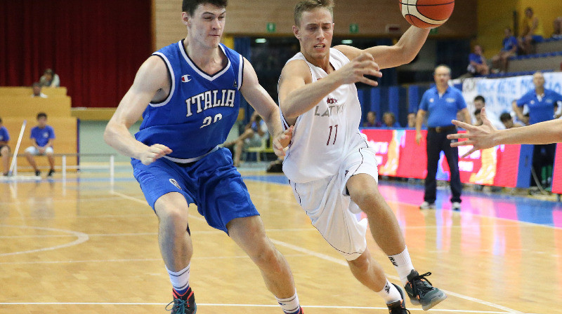 Kristaps Gludītis: 21 punkts un Latvijas U20 izlases uzvara pār Itālijas komandu.
Foto: FIBAEurope.com