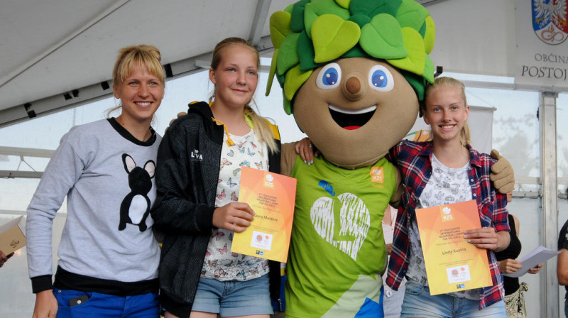 Latvijas delegācija Postojnā: no kreisās - Kristīne Simanoviča, Laura Meldere un Linda Kuzina.
Foto: basket.sl