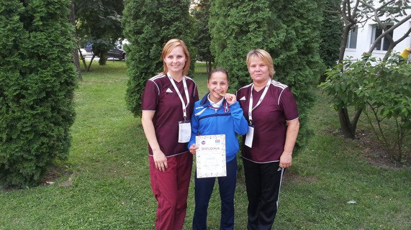 Trenere Irina Petrova, zelta medaļniece Jekaterina Jermaļonoka, trenere Ļubova Kopilova 
Foto: Daugavpils BJSS