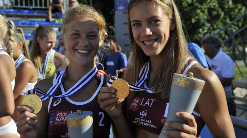 Paula Ņečiporuka un Tīna Graudiņa
Foto: Romāns Kokšarovs/f64