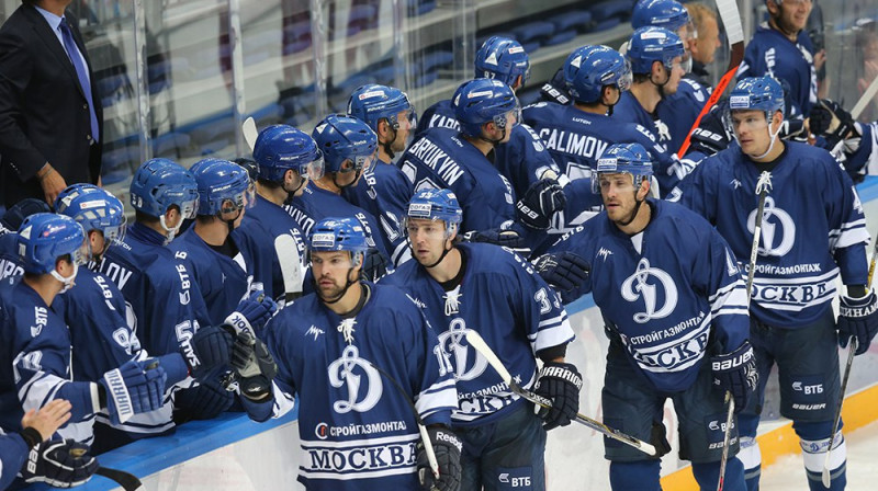 Kaspars Daugaviņš (pirmais priekšplānā) un Mārtiņš Karsums (trešais  priekšplānā) šodien
Foto: dynamo.ru