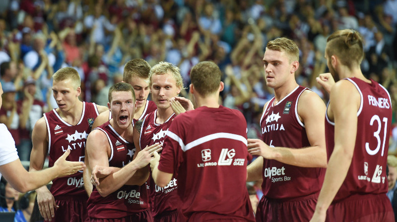 Latvijas valstsvienība: pirmdien spēlē ar Čehiju jāatgūst pozitīvās emocijas.
Foto: FIBAEurope.com