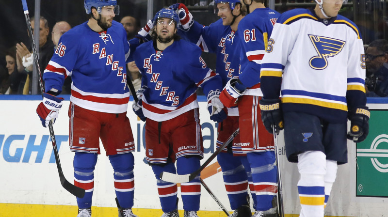 Ņujorkas ''Rangers'' svin kārtējo vārtu guvumu
Foto: AP/Scanpix