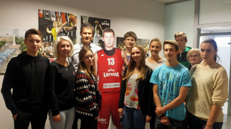 "Panākumu universitātes" dalībnieki Latvijas Basketbola savienībā.
Foto: basket.lv