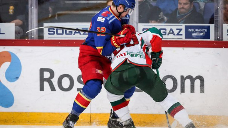 Artūrs Kulda strādā ar Kazaņas spēlētāju  
Foto: jokerit.com