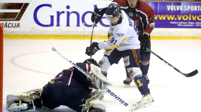 'Kurbads' hokejisti izglābjas no zaudējuma un 'bullīšos' pārspēj 'Prizmu'
Foto: Mārtiņš Aiše, LHF