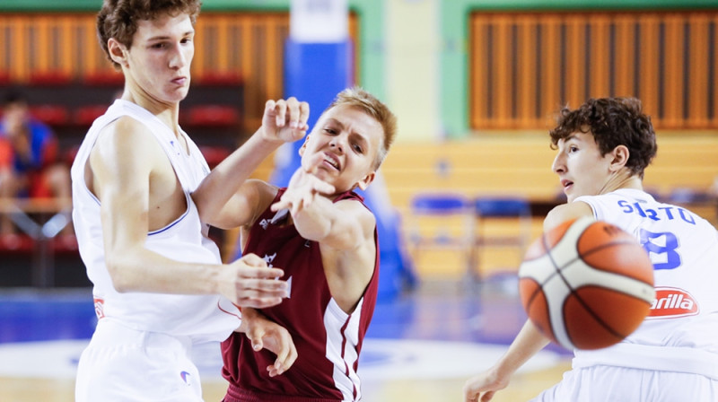 Artūrs Žagars: 17 punktu, 8 rezultatīvās piespēles un Latvijas U16 izlases uzvara pār Itālijas kadetiem.
Foto: FIBA.com