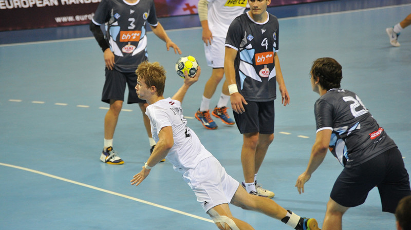 Mārtiņš Stepuļenoks-Stukanovs uzbrukumā
Foto: EHF2016M18.ge