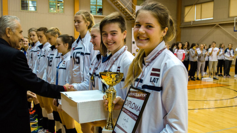 U17 Latvijas volejbola meiteņu izlase, Marta Levinska priekšplānā
Foto: Juris Freidenfelds / Rīgas Volejbola sk.