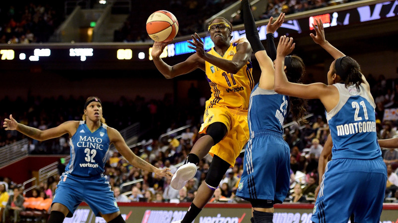 Esence Kārsone: 16 punkti WNBA trešajā finālspēlē un 2-1 sērijā
Foto: AFP/Scanpix