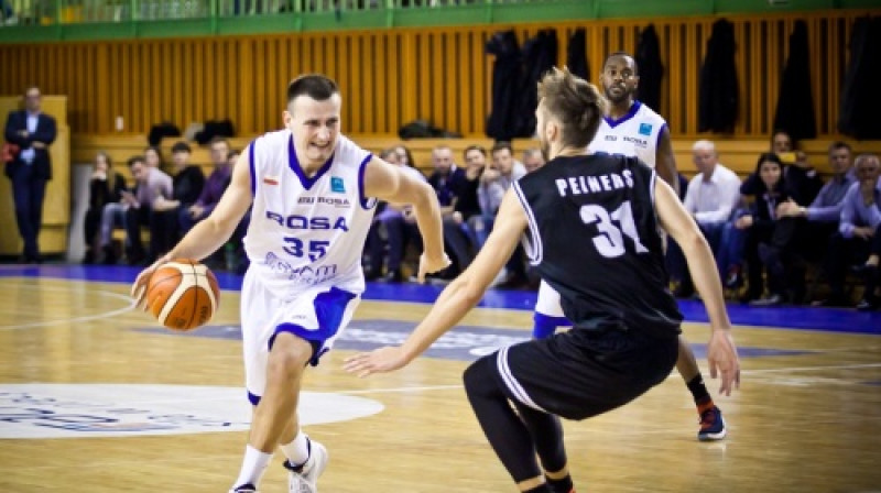 Žanis Peiners aizsardzībā
Foto: basketballcl.com