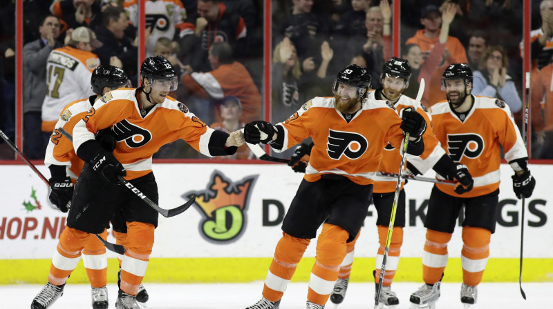 Filadelfijas "Flyers" hokejisti svin vārtu guvumu
Foto: AP/Scanpix