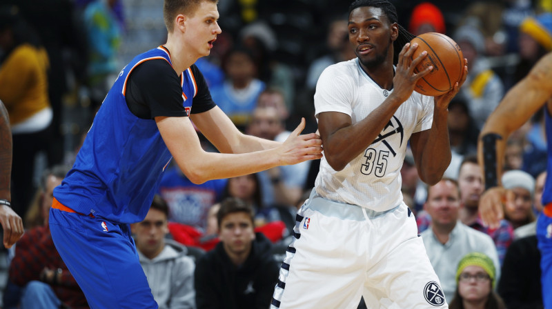 Kristaps Porziņģis un Kenets Farīds 
Foto: AP/Scanpix