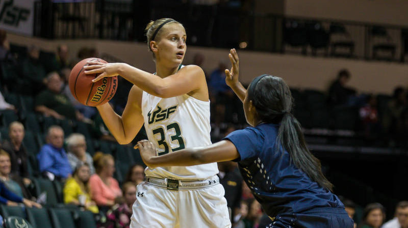 Kitija Laksa: 19 punkti uzvarā pār "Santa Clara" basketbolistēm
Foto: USF