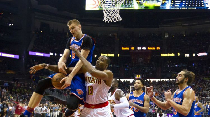 Kristaps Porziņģis pret Dvaitu Hovardu
Foto: AP/Scanpix