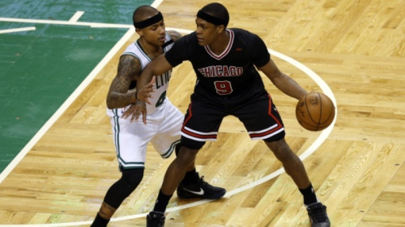 Ražāns Rondo pret Aizeju Tomasu
Foto: USA Today Sports/Scanpix