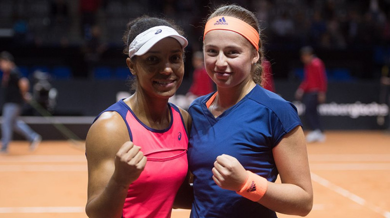 Aļona Ostapenko un Rakele Atavo
Foto: Porsche Tennis Grand Prix