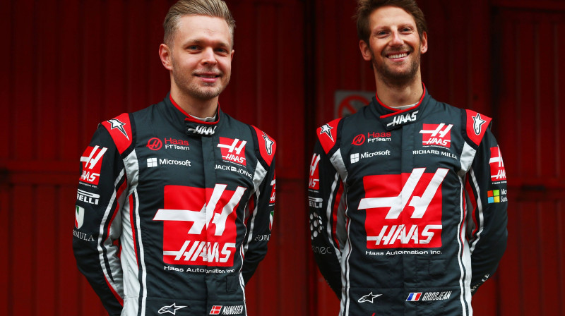 "Haas" piloti Magnusens (no kreisās) un Grožāns
Foto: imago/Crash Media Group/Scanpix