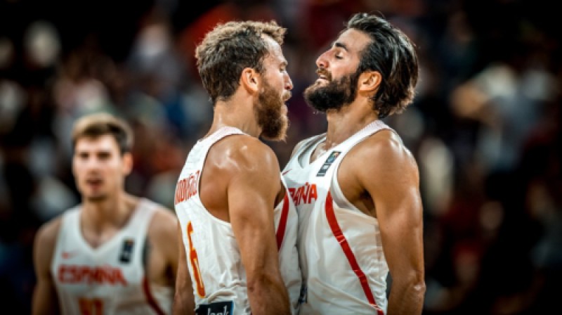 Serhio Rodrigess un Rikijs Rubio
Foto: FIBA