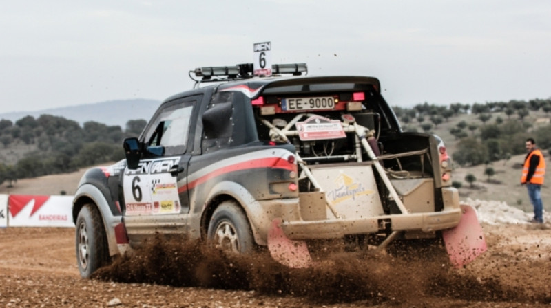 Latviešu ekipāža sacensību laikā
Foto: Iveta Kaminska, autoeuro.lv