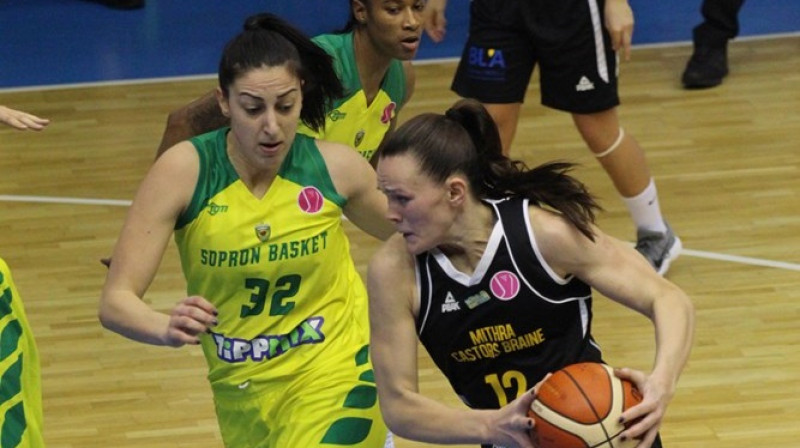 Anete Šteinberga un Jeļena Milovanoviča
Foto: FIBA