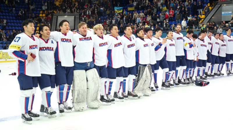 Dienvidkorejas izlase pēc uzvaras 2017. gada pasaules čempionātā 1A divīzijā Kijevā
Foto: www.hani.co.kr