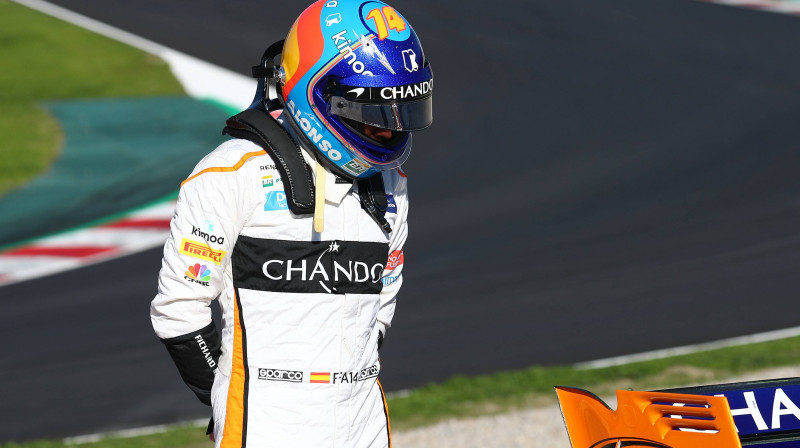 Fernando Alonso pēc tehnisku problēmu piedzīvošanas testos
Foto: imago/Insidefoto/Scanpix