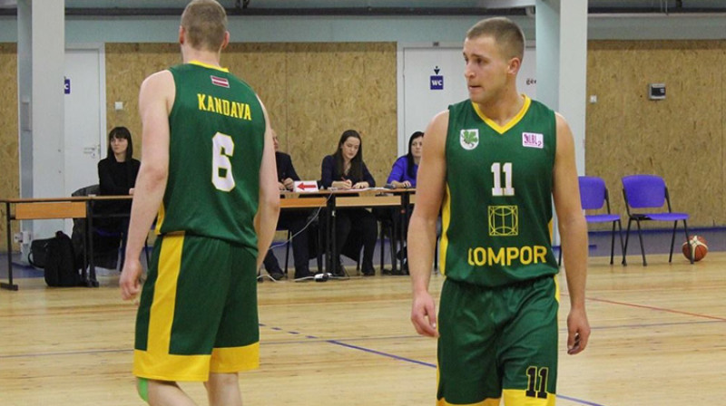 Guntars Strāķis (#11) iemeta 29 punktus "Kandavas/Compor" uzvarā pār "Ezerzemi/Rēzekni". Foto: Basket.lv