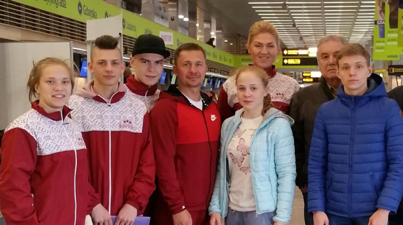 Latvijas U19 boksa izlases lidostā "Rīga" ceļā uz Itāliju