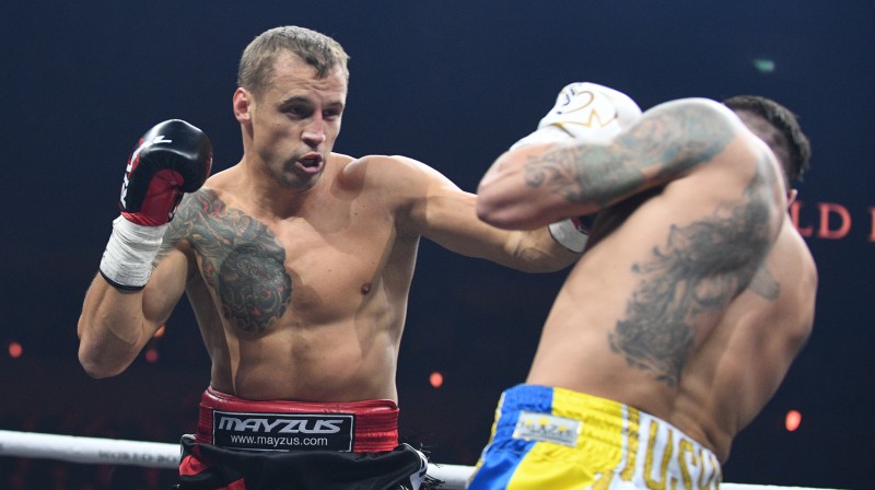 Mairis Briedis pret Oleksandru Usiku
Foto: Romāns Kokšarovs/f64