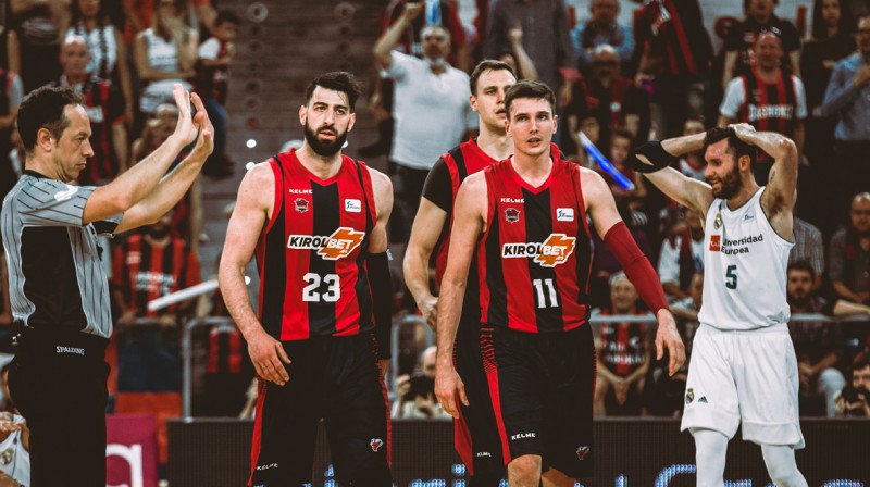 Tornike Šengelija (nr. 23) un Mets Dženings (nr. 11)
Foto: Baskonia.com