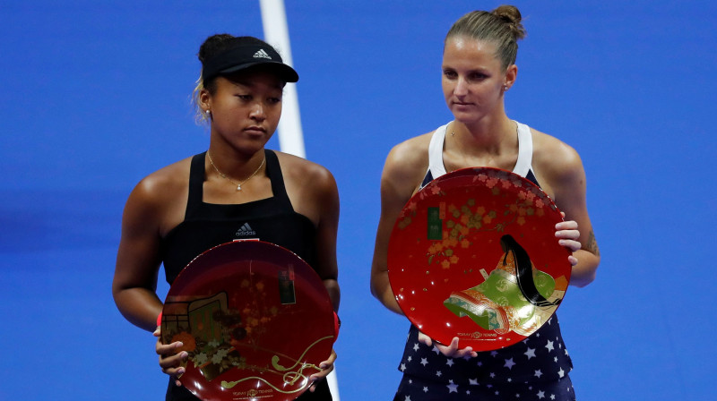 Naomi Osaka un Karolīna Pliškova Tokijas finālā. Foto: Reuters/Scanpix