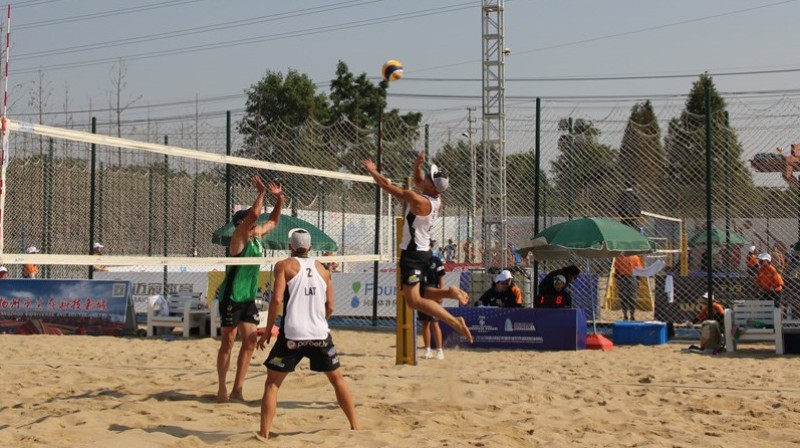 Mārtiņš Pļaviņš uzbrukumā. Foto: FIVB