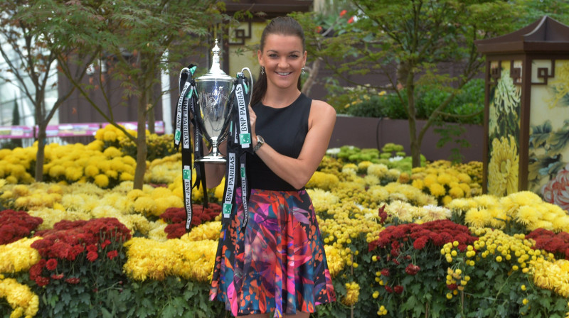 Agņeška Radvaņska ar "WTA Finals" trofeju. Foto: AFP/Scanpix