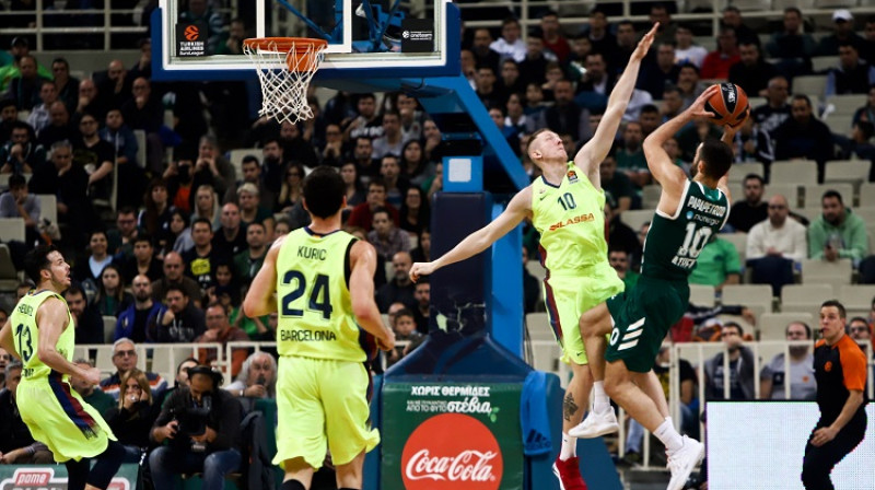 Rolands Šmits aizsardzībā Atēnās. Foto: Scanpix