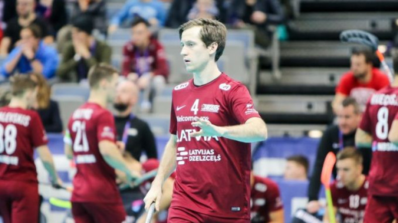 Morics Krūmiņš spēlē ar Čehiju. Foto: floorball.lv