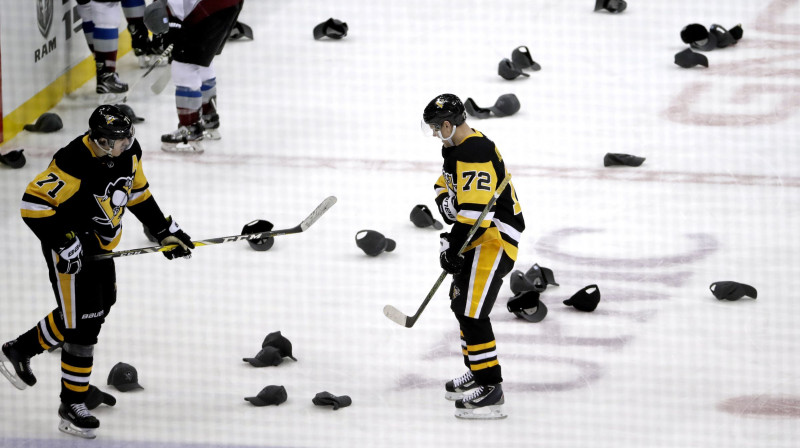 Patriks Hērnkvists (Nr.72) pēc "hat-trick" gūšanas NHL spēlē. Foto: AP/Scanpix