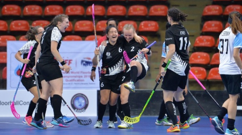 Jaunzēlandes florbolistes priecājas par pirmajiem vārtiem turnīrā
Foto: IFF Floorball