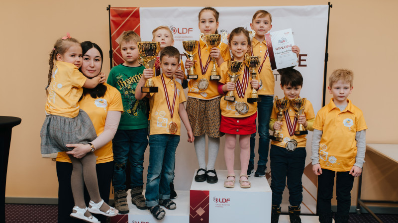"Domātprieka" komanda Latvijas jaunatnes dambretes čempionātā. Foto: Latvijas Dambretes Federācija
