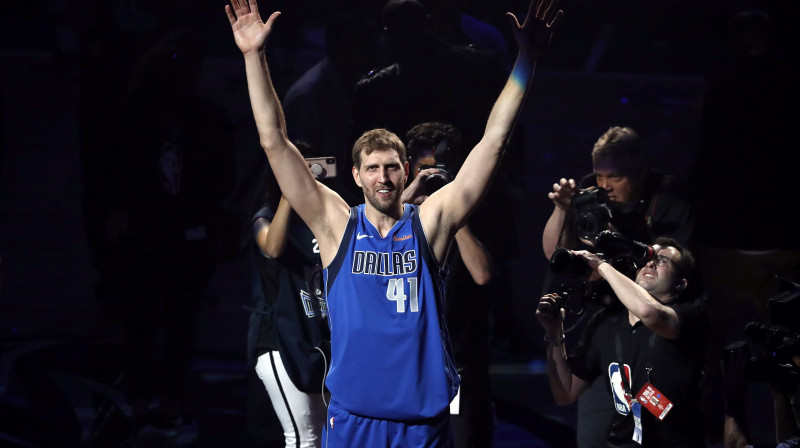 Dirks Novickis atvadu ceremonijā. Foto: AP/Scanpix