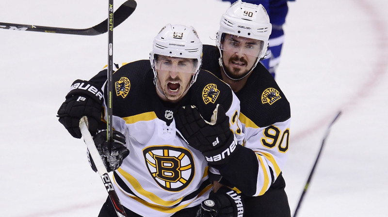 Bostonas "Bruins" līderis Breds Maršāns svin vārtu guvumu. Foto: The Canadian Press/PA Images/Scanpix