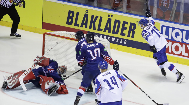 Slovākija gūst vārtus spēlē pret Lielbritānijas izlasi. Foto: Reuters/Scanpix