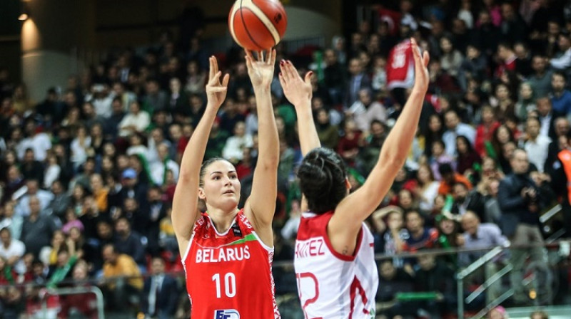 Anastasija Veremejenko spēlē pret Turciju. Foto: FIBA