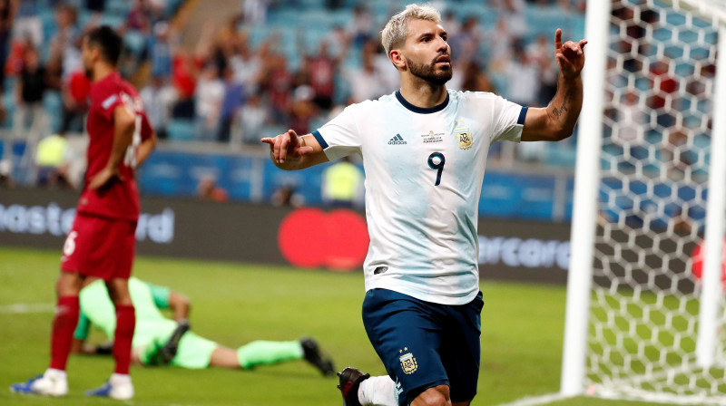 Argentīnas izlases uzbrucējs Serhio Agvero svin vārtu guvumu pret Kataras izlasi. Foto: Sebastiao Moreira/EPA/Scanpix