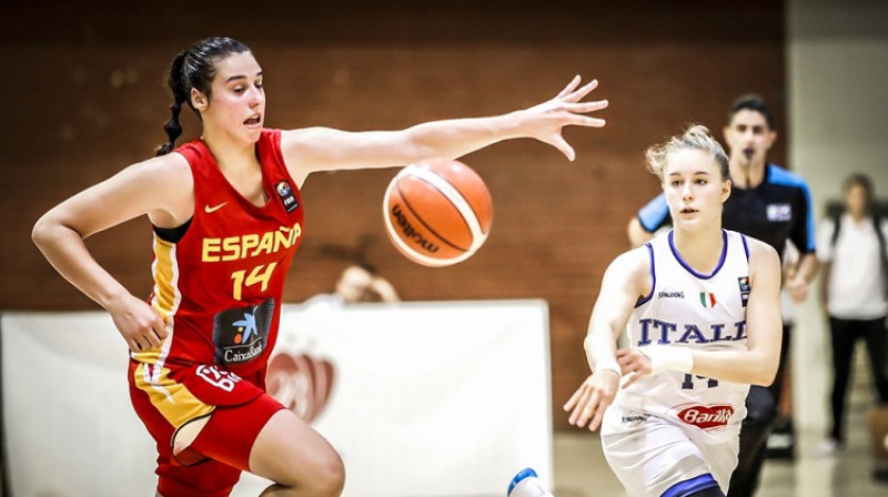 Reikela Kvintana un Ilarija Panzera. Foto: FIBA