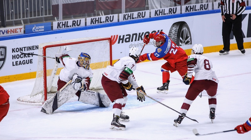 Latvijas U18 hokeja izlase spēlē pret Krieviju. Foto: Guntis Lazdāns