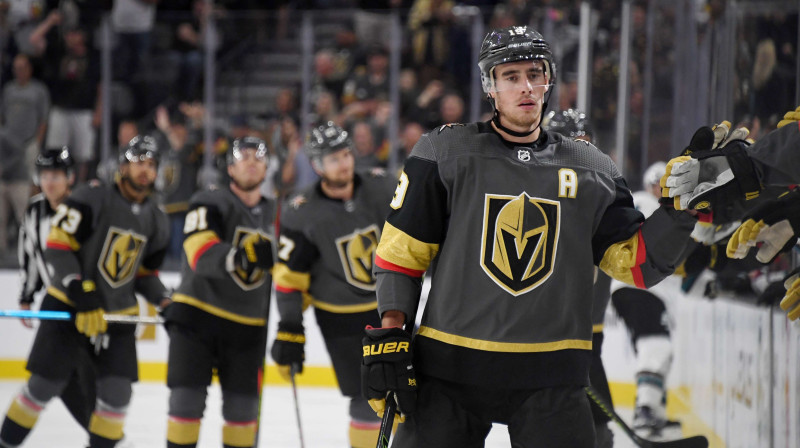 Lasvegasas "Golden Knights" uzbrucējs Railijs Smits svin vārtu guvumu. Foto: Ethan Miller/AFP/Scanpix