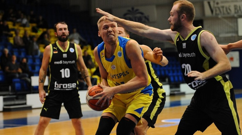 Jānis Bērziņš ar bumbu. Foto: BK Ventspils