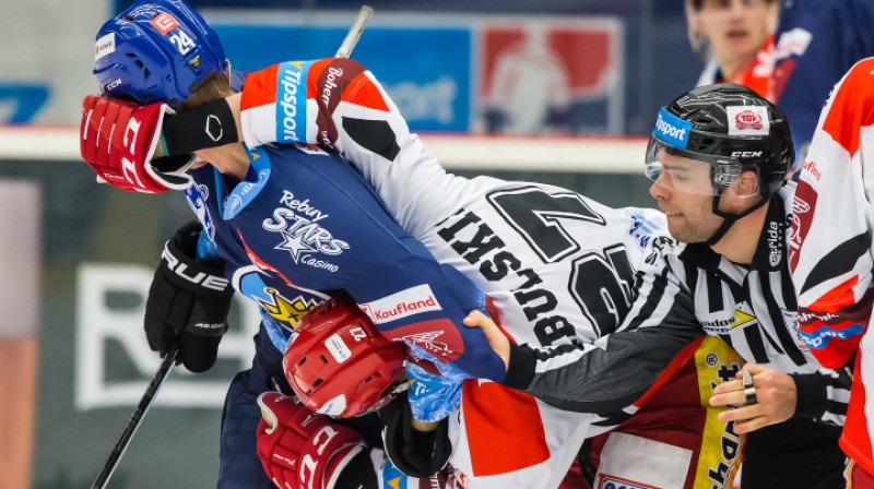 Oskars Cibuļskis (pa labi). Foto: Stanislav Souček / mountfieldhk.cz