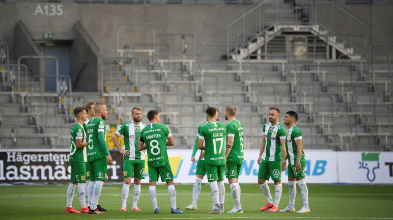 Epizode no spēles Stokholmā starp "Hammarby" un "Ostersund". Foto: Reuters/Scanpix